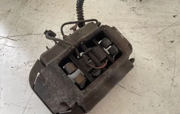 Volkswagen Touareg I Rear brake caliper 207673045A 7L6615423L