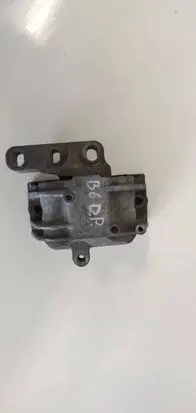 Volkswagen PASSAT B6 Engine mount bracket 1K0199262M