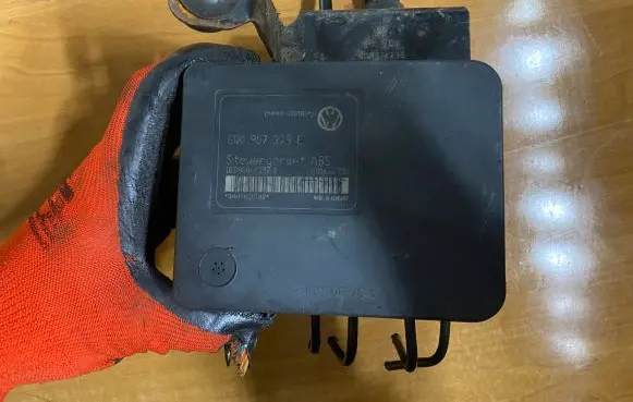 Volkswagen Polo IV 9N3 ABS Pump 6Q0907379E 6Q0614117C 00006067D1