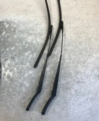 Volkswagen Tiguan Front wiper blade arm 5N1955409
