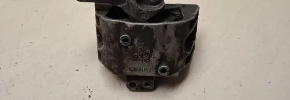 Engine mount bracket