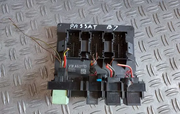 Volkswagen PASSAT B7 Comfort/convenience module 3AA937087G