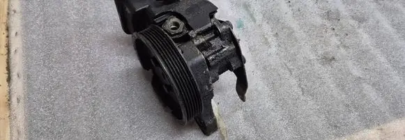 BMW 5 E39 Power steering pump 6761876 7692974520