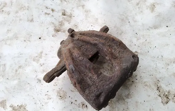 Toyota Corolla Verso E121 Front brake caliper