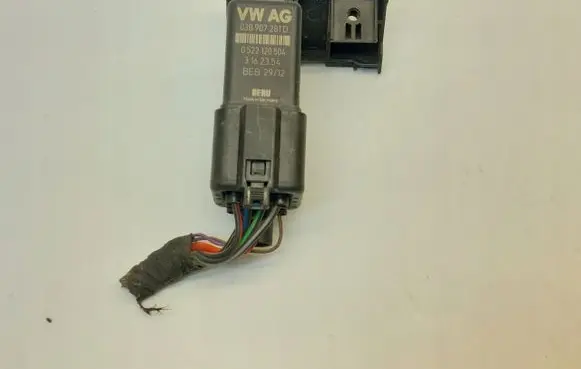 Volkswagen Touran III Charging relay 0389072281D