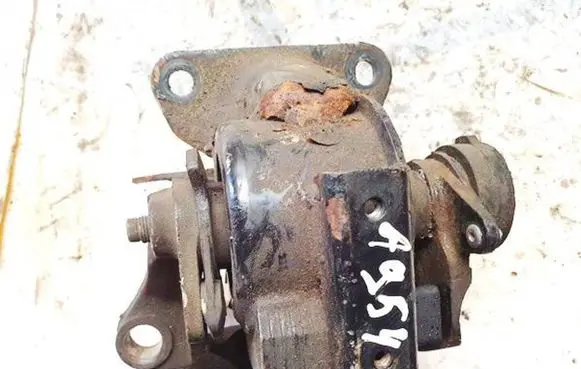 Mazda CX-7 Engine mount bracket l230