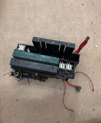 BMW 5 E34 Fuse module 1378539 6113