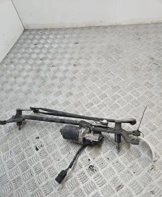 KIA Sorento Front wiper linkage and motor 981003E100
