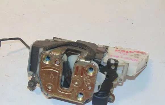 Infiniti QX4 Front door lock 805035P010 805525P012