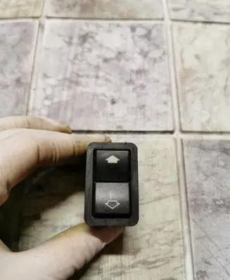 BMW 5 E39 Electric window control switch 8368974