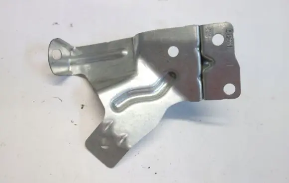 Opel Zafira C Fender mounting bracket 13282439