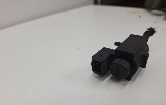 BMW 5 F10 F11 Turbo solenoid valve 70231800 7810831