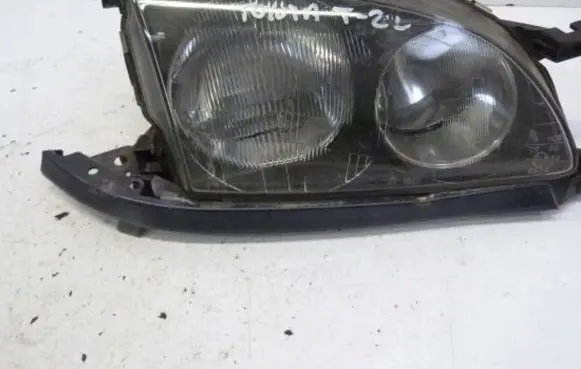 Toyota Avensis T220 Headlight/headlamp