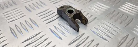 Volkswagen PASSAT B5 Fuel Injector clamp holder 