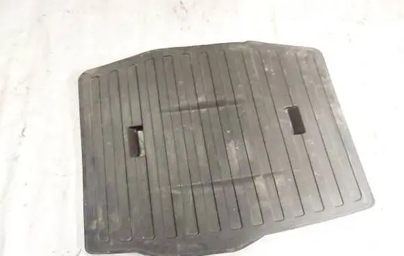 Volkswagen Golf V Other trunk/boot trim element 4f9863567