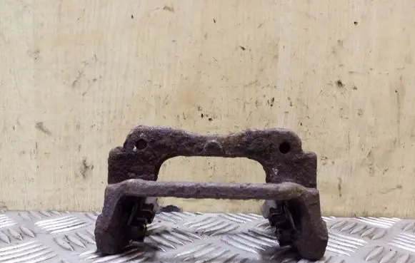 Toyota Corolla Verso AR10 Brake caliper pad carrier rear 