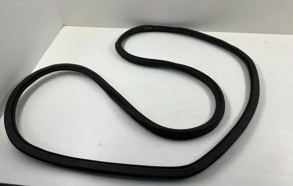 Porsche Macan (95B) Rear door rubber seal (on body) 95B833721