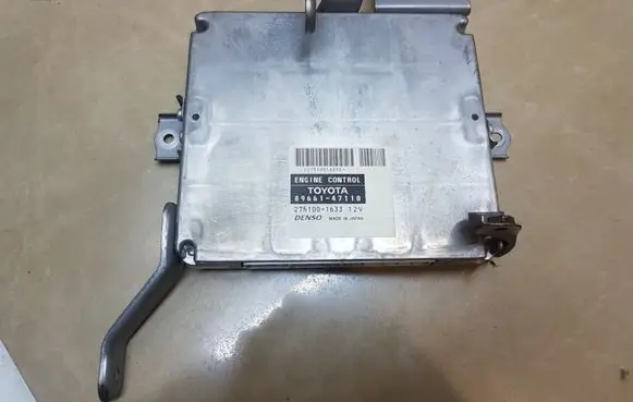 Toyota Prius (XW20) Engine control unit/module 8966147110 2751001633