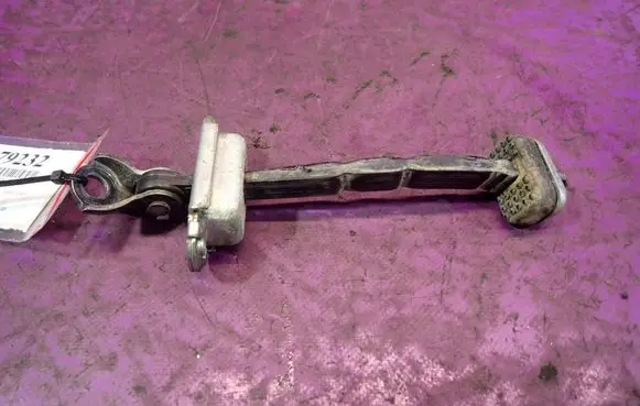Honda CR-V Front door check strap stopper