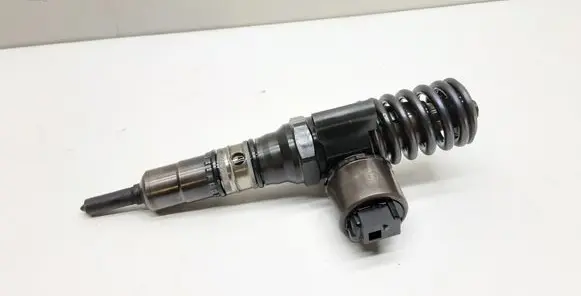Volkswagen PASSAT B6 Fuel injector 03G130073G