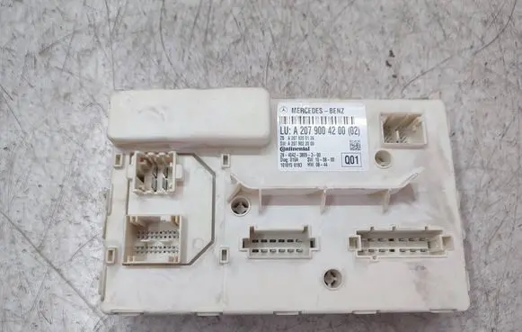 Mercedes-Benz E A207 Convertible roof control unit A2079004200