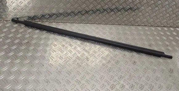 Toyota Auris 150 Front door glass trim molding