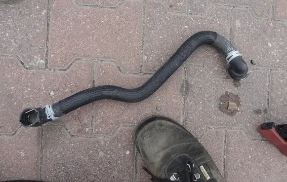 Opel Mokka Engine coolant pipe/hose 95400949