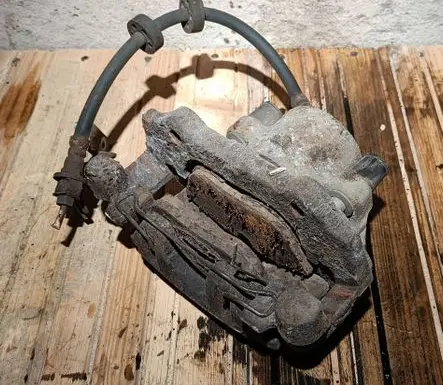 Front brake caliper