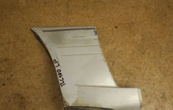 Toyota Land Cruiser (J100) Front arch trim 