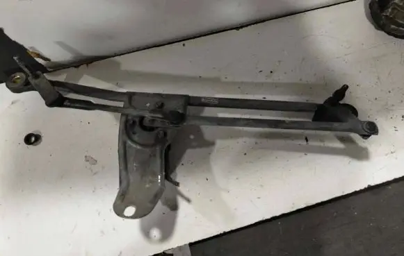 BMW X5 E70 Front wiper linkage and motor 7046570 1094284 24024042