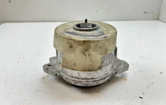 Mercedes-Benz GLC X253 C253 Engine mount bracket 
