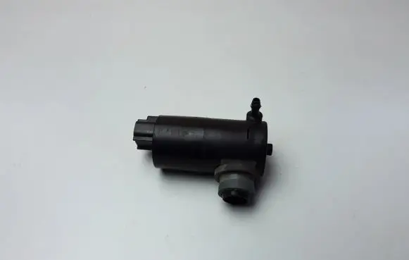 Toyota Avensis T270 Windscreen/windshield washer pump 100517A