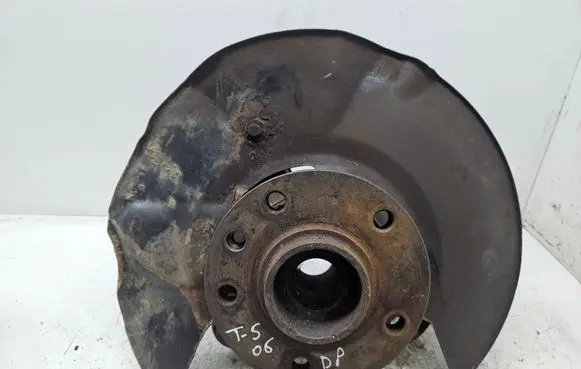 Volkswagen Multivan T5 Front wheel hub 7H0258D