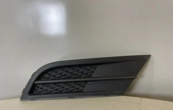 Volkswagen Jetta VI Front bumper lower grill 5C6853666G