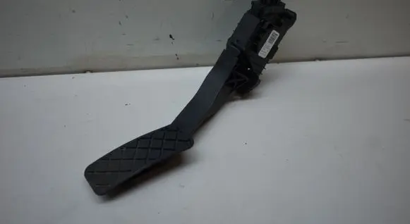 Volkswagen Tiguan Accelerator throttle pedal 5Q2723503D