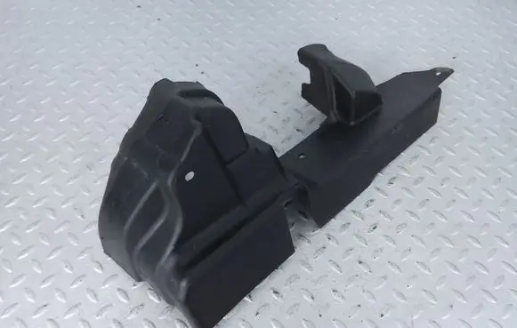 Ford Mustang VI Intercooler air guide/duct channel FR3B8102CD