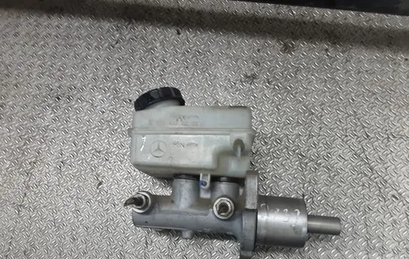 Master brake cylinder