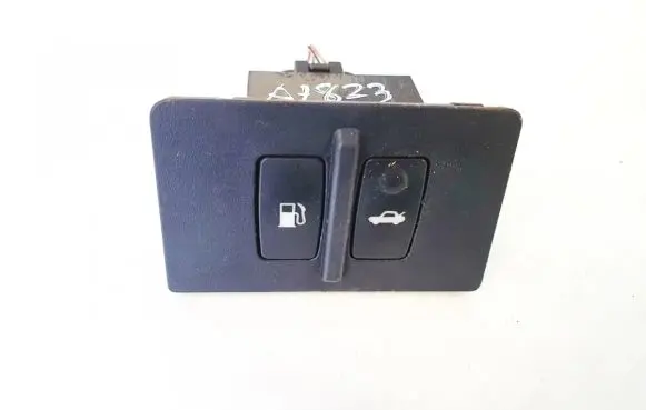 Lexus IS 220D-250-350 Fuel tank opening switch 15a990