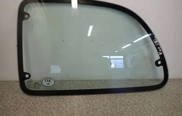 Nissan Micra Side middle window/glass 