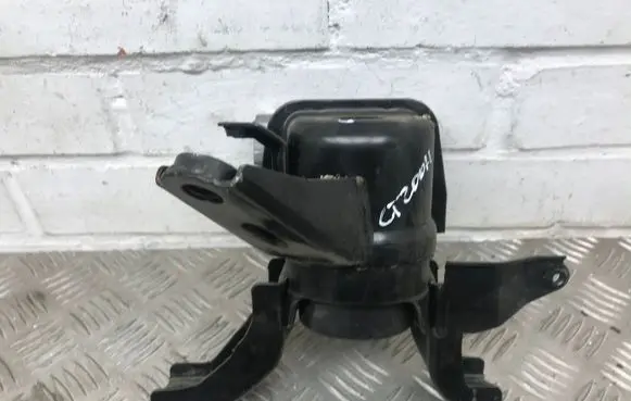 Lexus CT 200H Engine mount bracket