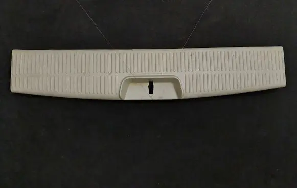 Trunk/boot sill cover protection