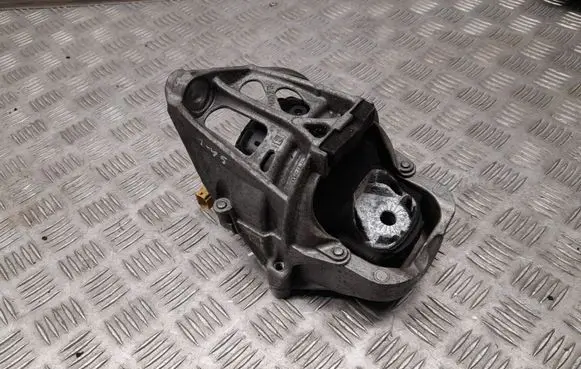 Audi Q7 4M Engine mount bracket 4M0199371FE 4M0199371