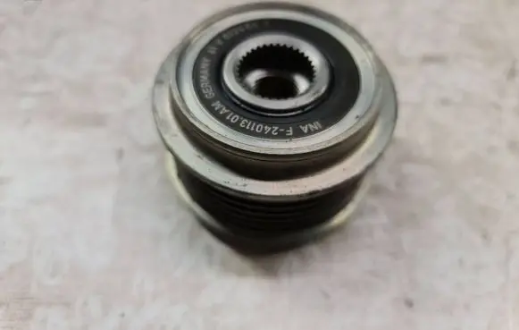 Opel Meriva A Alternator pulley F24011301
