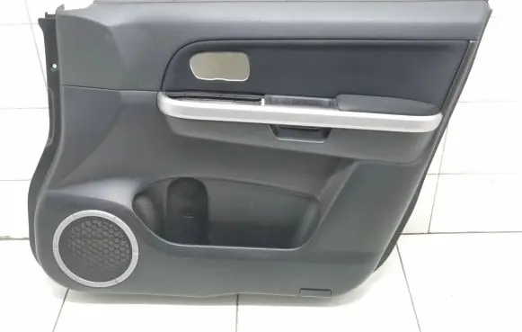 Suzuki Grand Vitara II Front door card panel trim 8371265j0