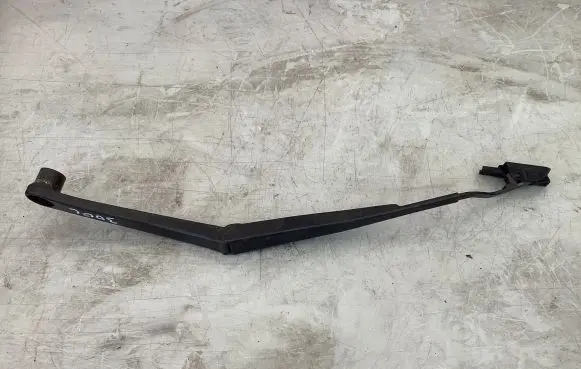 Chrysler 300 - 300C Front wiper blade arm