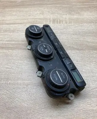Volkswagen PASSAT B6 Climate control unit 74677532