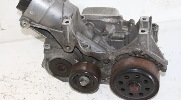 Honda CR-V Oil filter mounting bracket