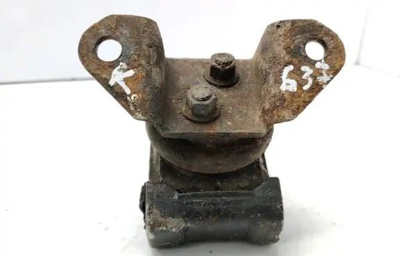 Mazda 929 Engine mount bracket