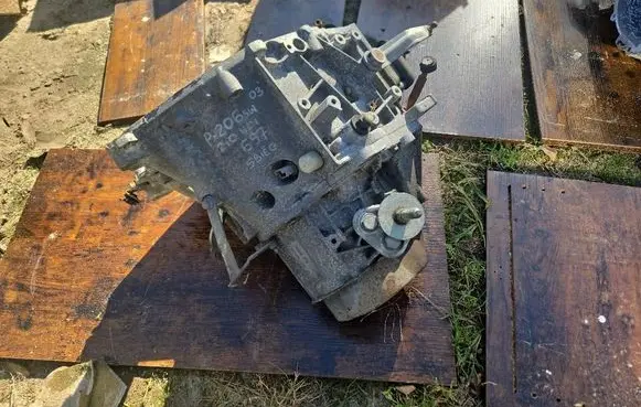 Peugeot 206+ Manual 5 speed gearbox 20DL74