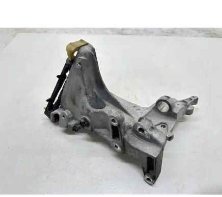 Engine mounting bracket